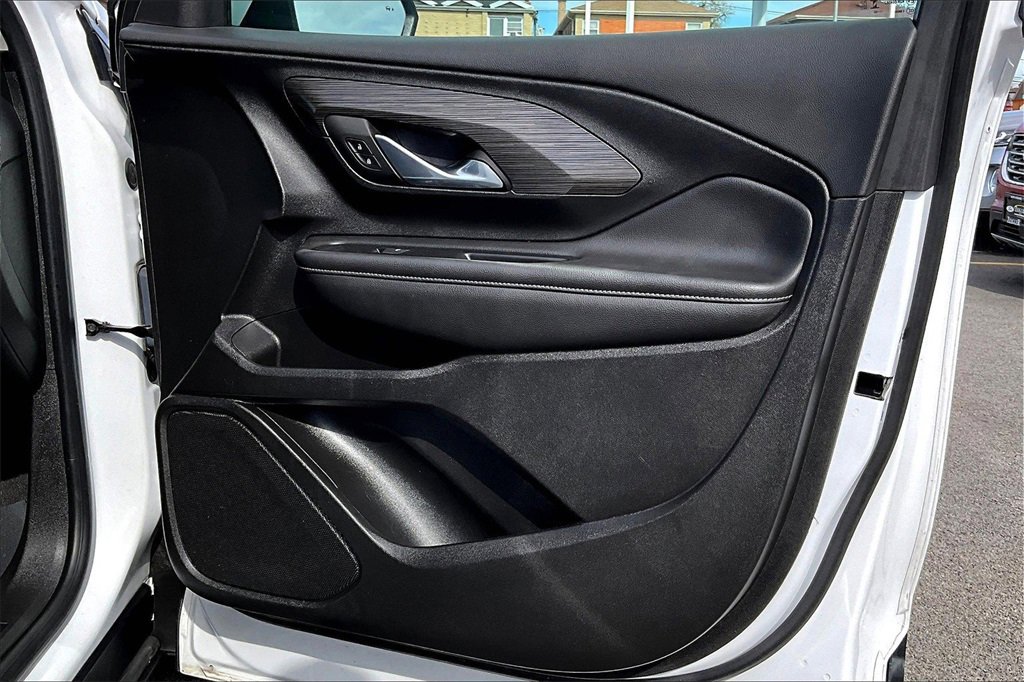 Used 2023 GMC Terrain SLE w/ Driver Convenience Package image 23