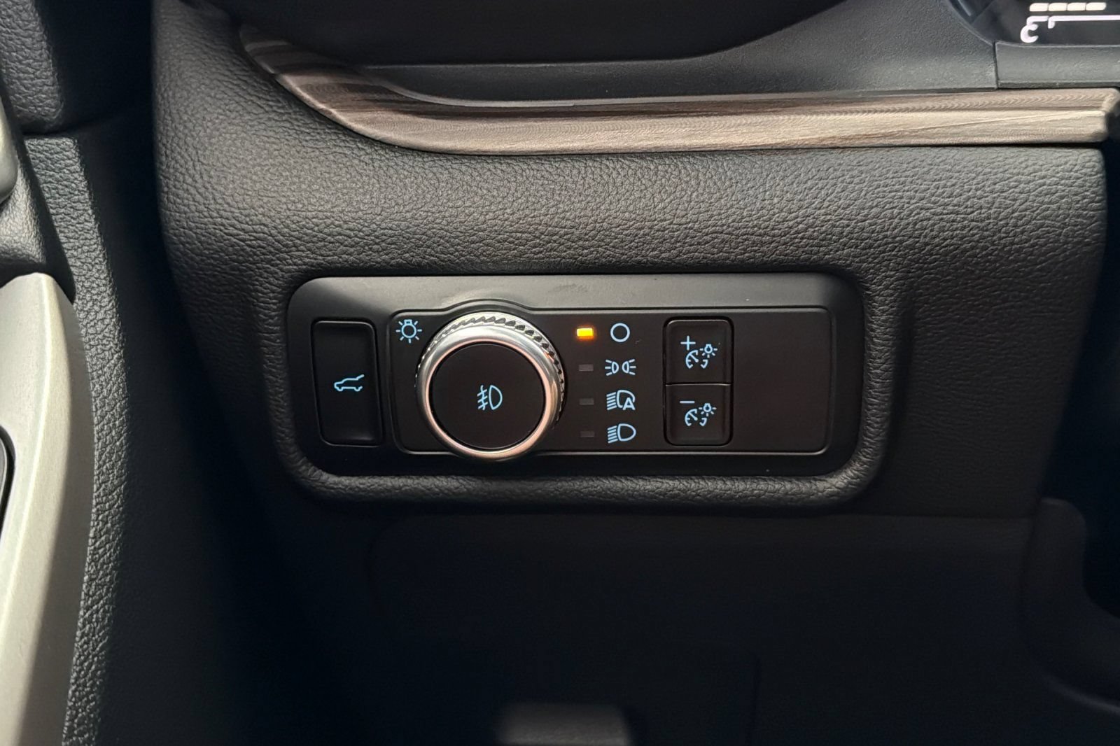 Certified 2023 Ford Explorer Limited RWD image 29