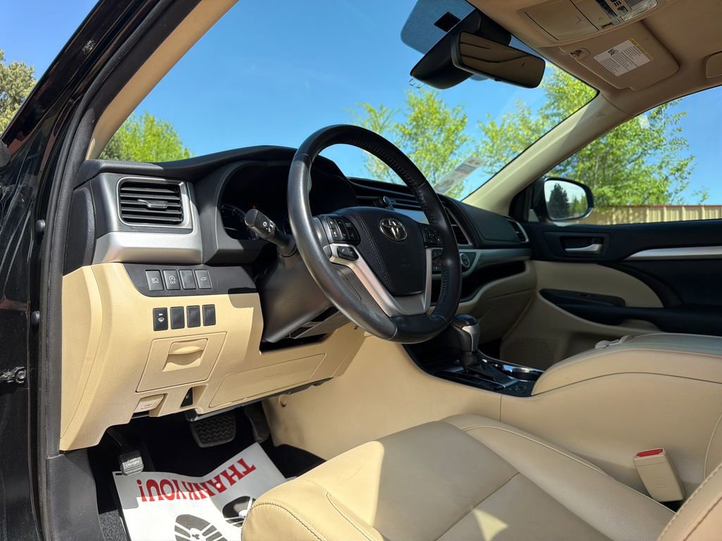 Used 2019 Toyota Highlander XLE AWD/4WD image 13
