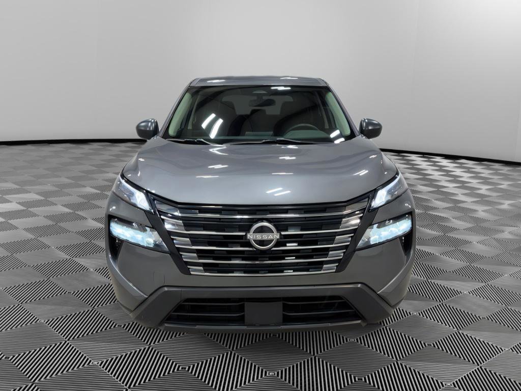 Used 2024 Nissan Rogue SV FWD image 2