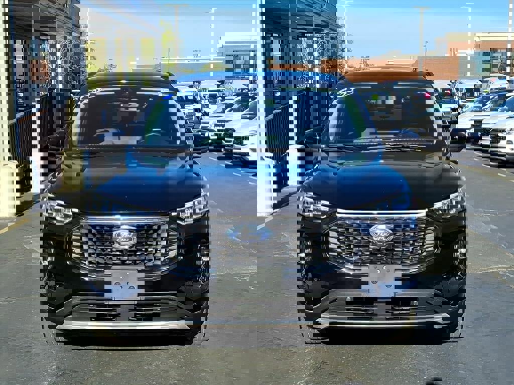 Certified 2023 Ford Escape Platinum w/ Class II Trailer Tow Package image 6