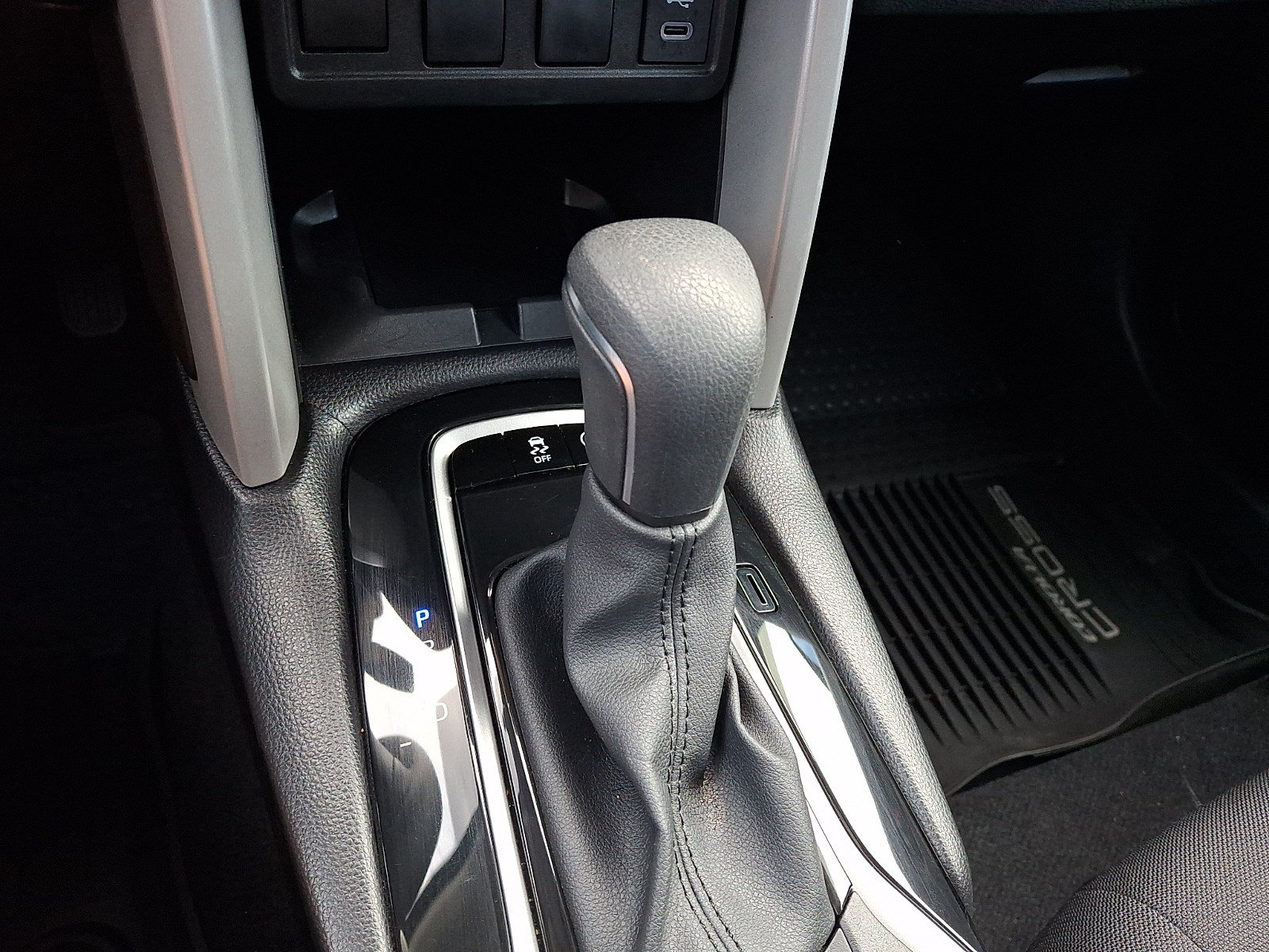 Used 2025 Toyota Corolla Cross LE FWD image 13
