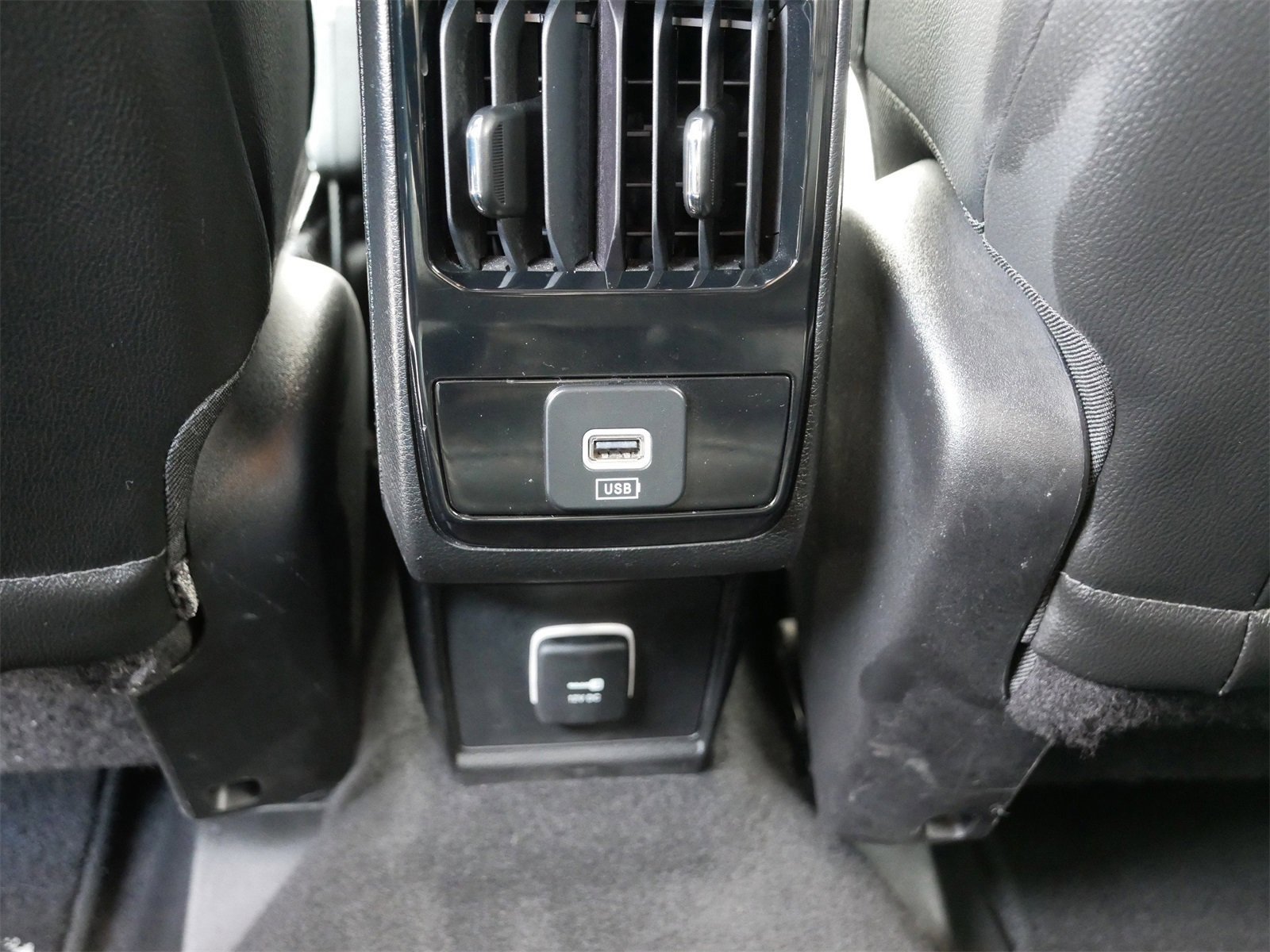 Used 2025 Jeep Compass Limited image 19