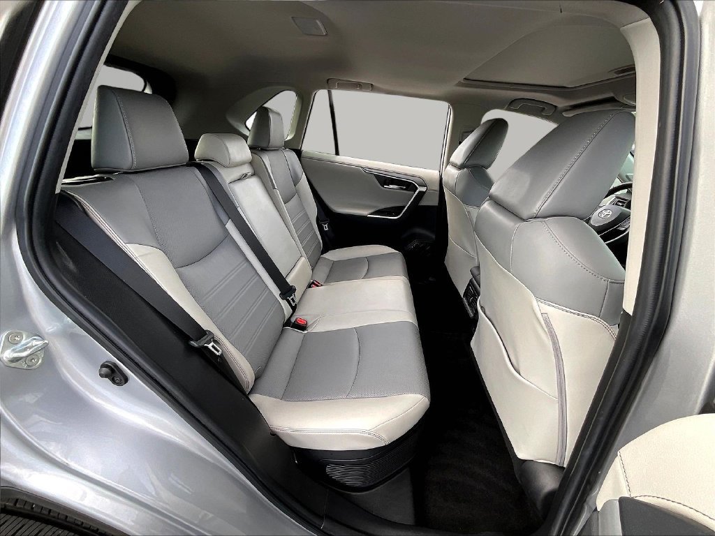 Used 2022 Toyota RAV4 Limited AWD/4WD image 32