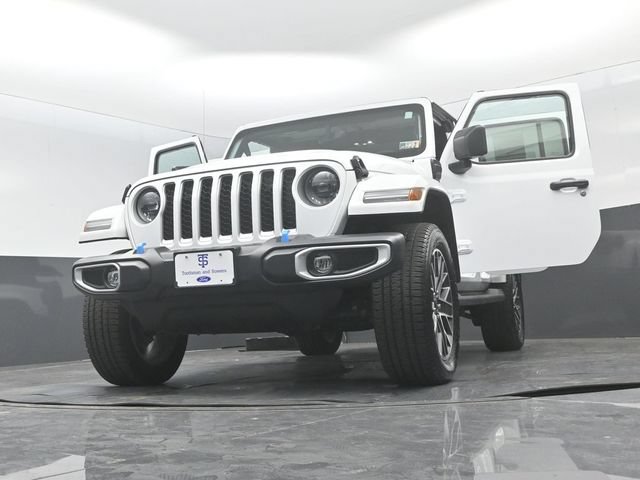 Used 2023 Jeep Wrangler Unlimited Sahara w/ Cold Weather Group AWD/4WD image 30