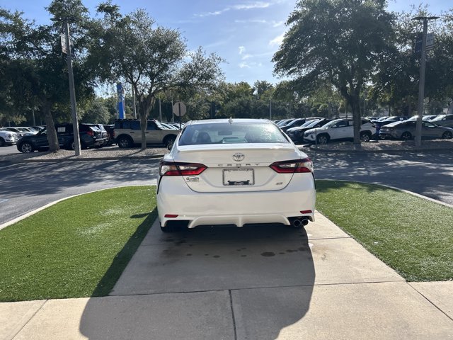 Used 2021 Toyota Camry SE w/ Convenience Package FWD image 6