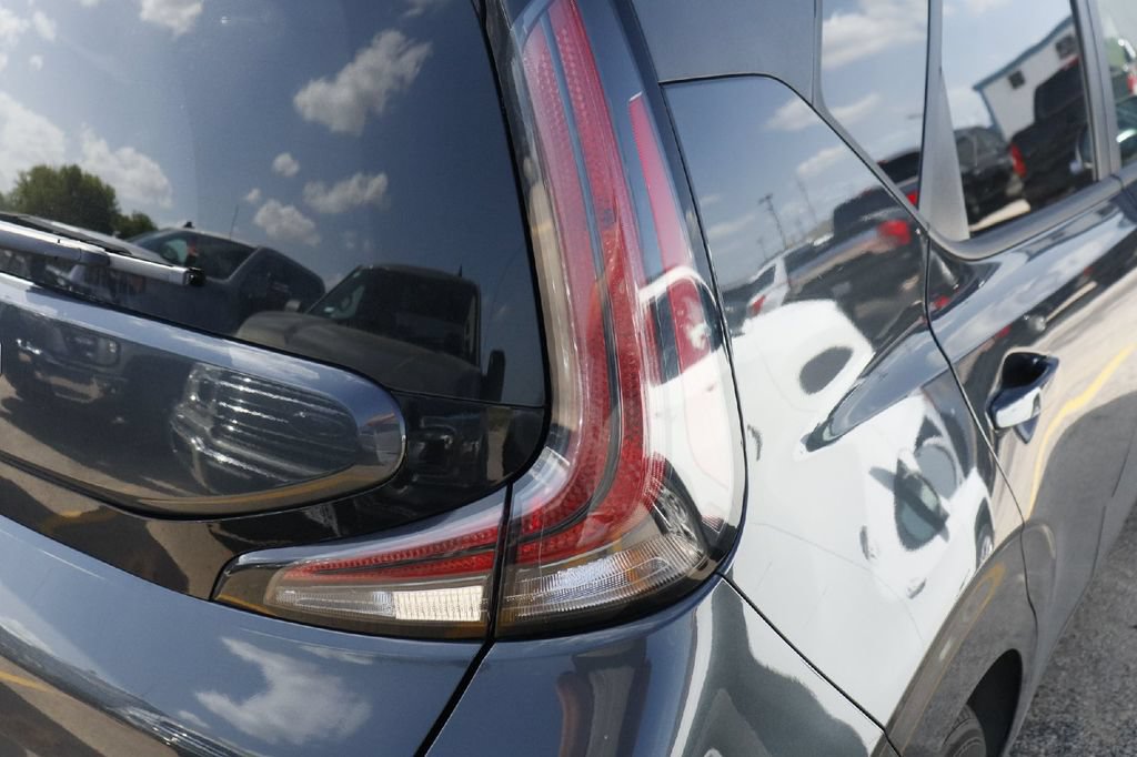 Used 2024 Kia Soul LX w/ Option Group 015 FWD image 5