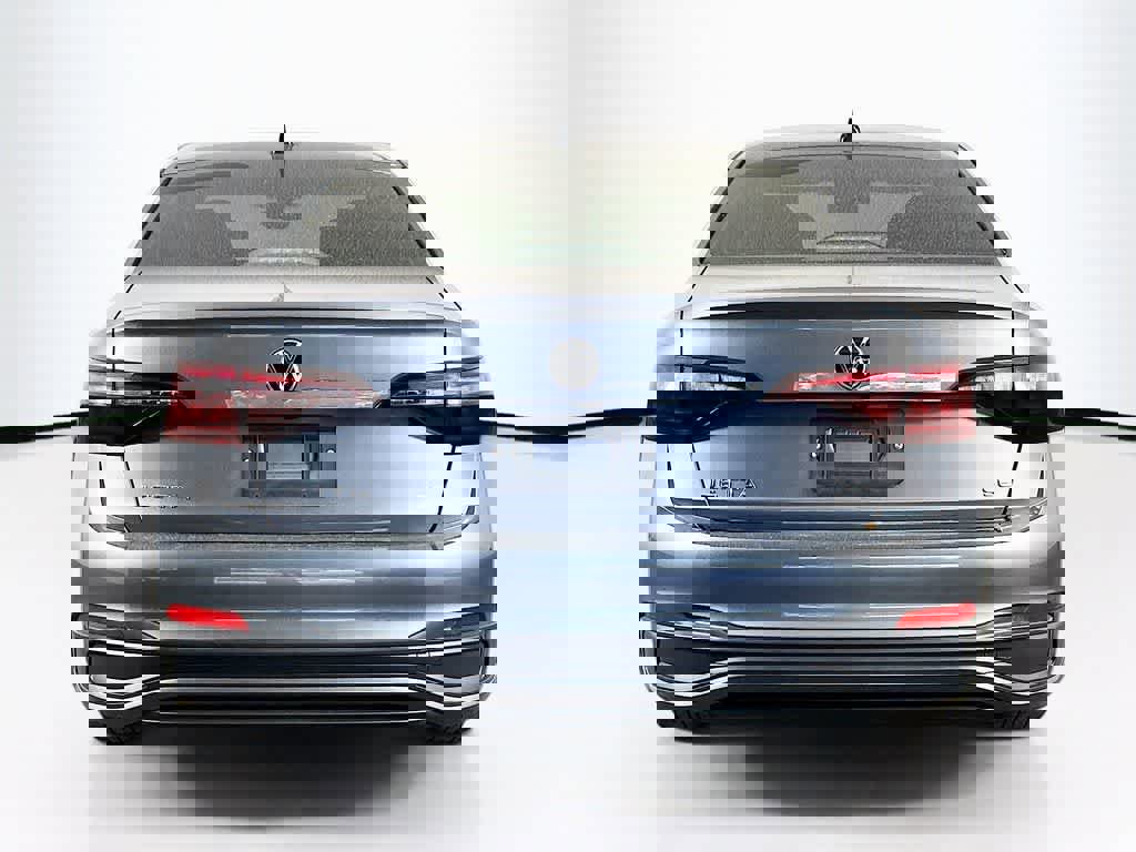 Used 2024 Volkswagen Jetta SE image 4