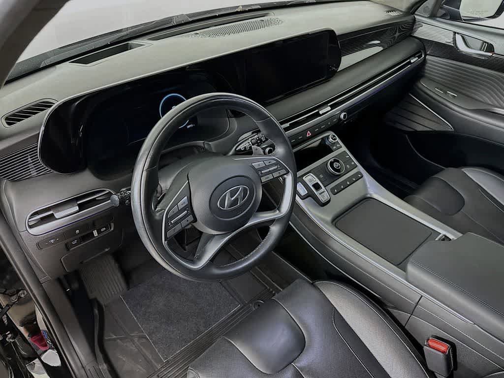 Used 2023 Hyundai Palisade Calligraphy FWD image 2