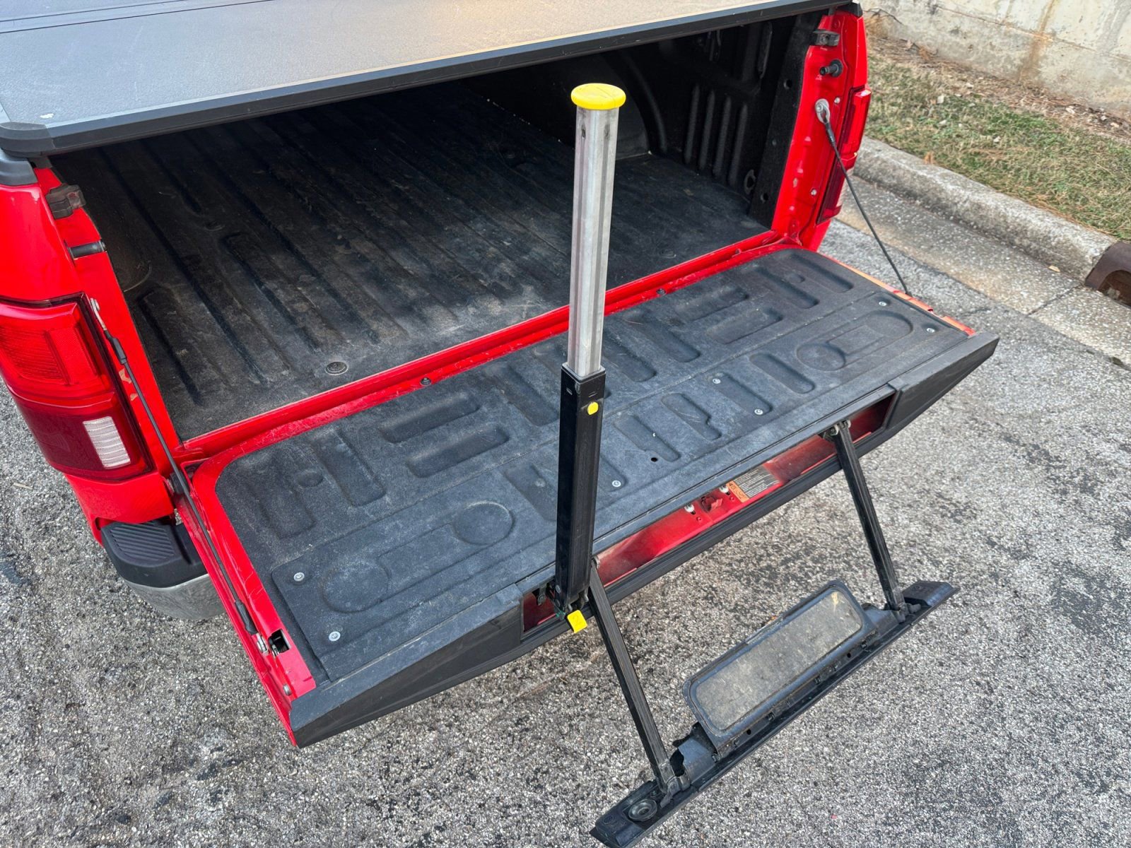 Certified 2019 Ford F150 XLT w/ Equipment Group 302A Luxury image 17