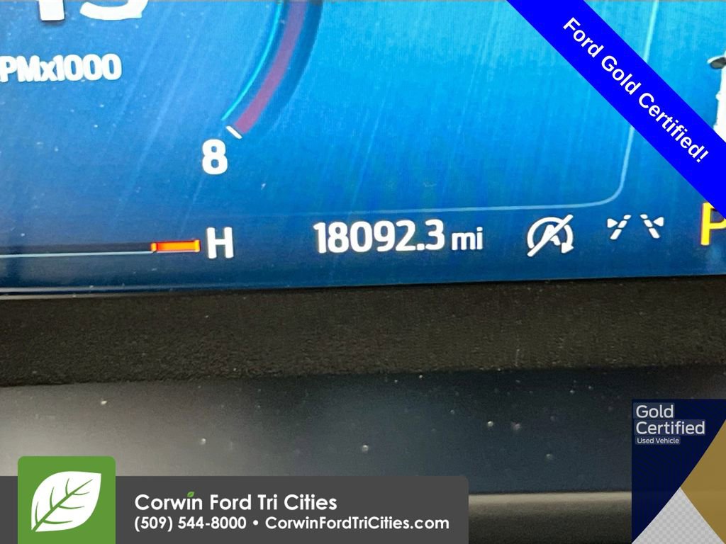 Certified 2025 Ford Escape Platinum AWD/4WD image 2
