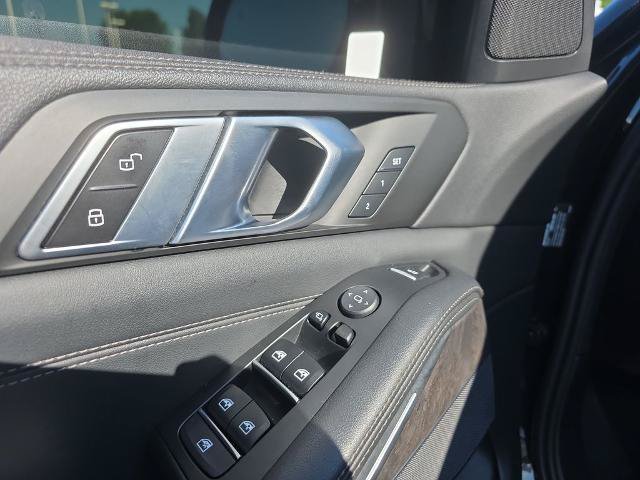 Used 2023 BMW X5 xDrive40i w/ Premium Package AWD/4WD image 21