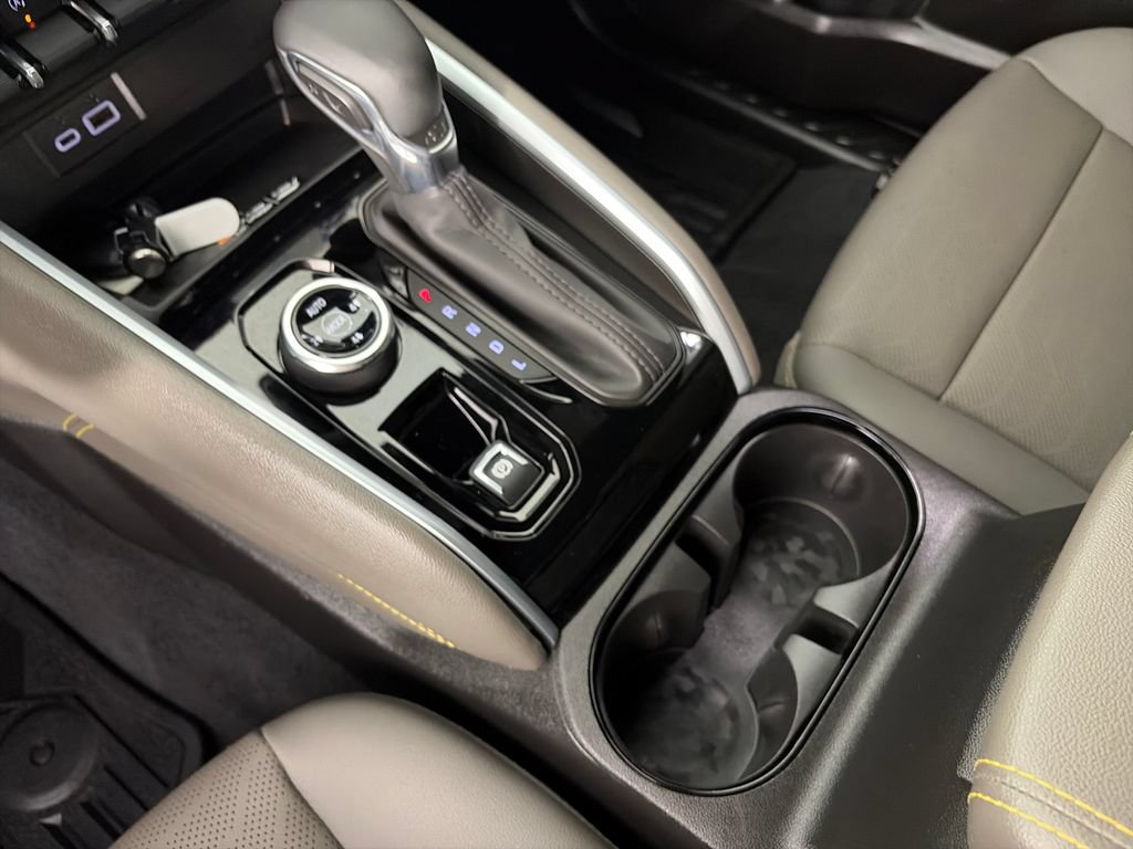 Used 2025 Chevrolet Colorado ZR2 w/ Technology Package AWD/4WD image 22