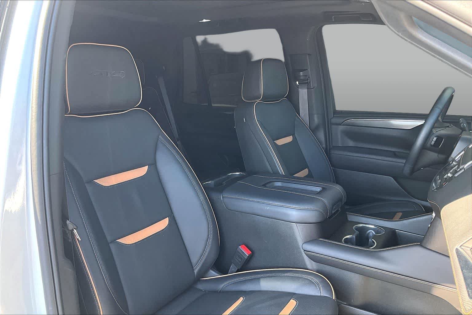 Used 2024 GMC Yukon AT4 w/ AT4 Premium Plus Package AWD/4WD image 9