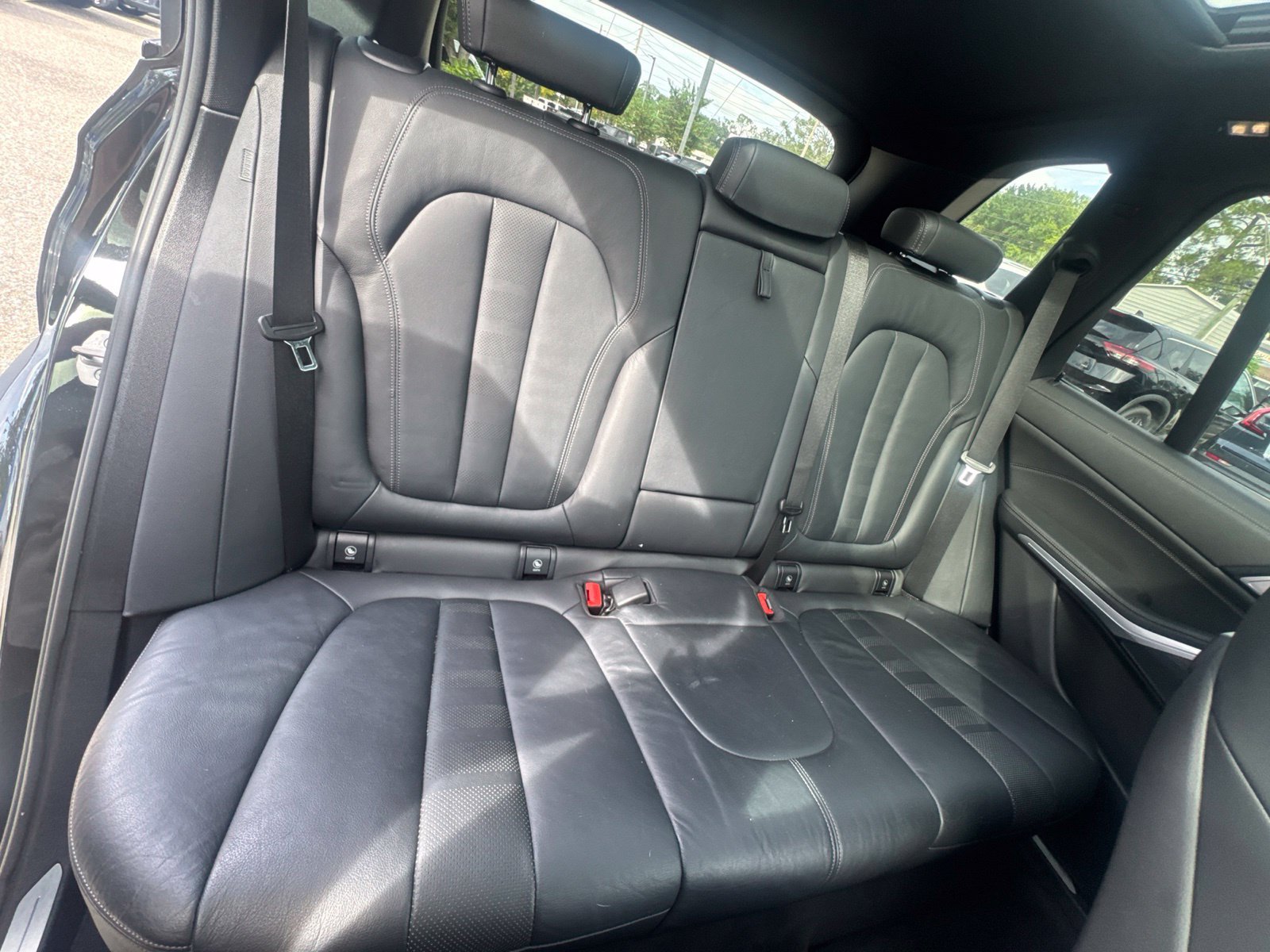 Used 2022 BMW X5 xDrive40i w/ Premium Package AWD/4WD image 17