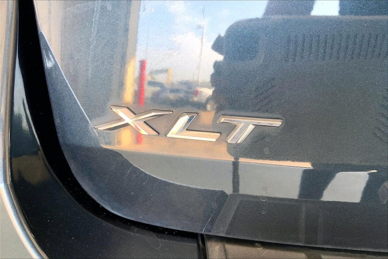 Certified 2024 Ford Explorer XLT RWD image 28