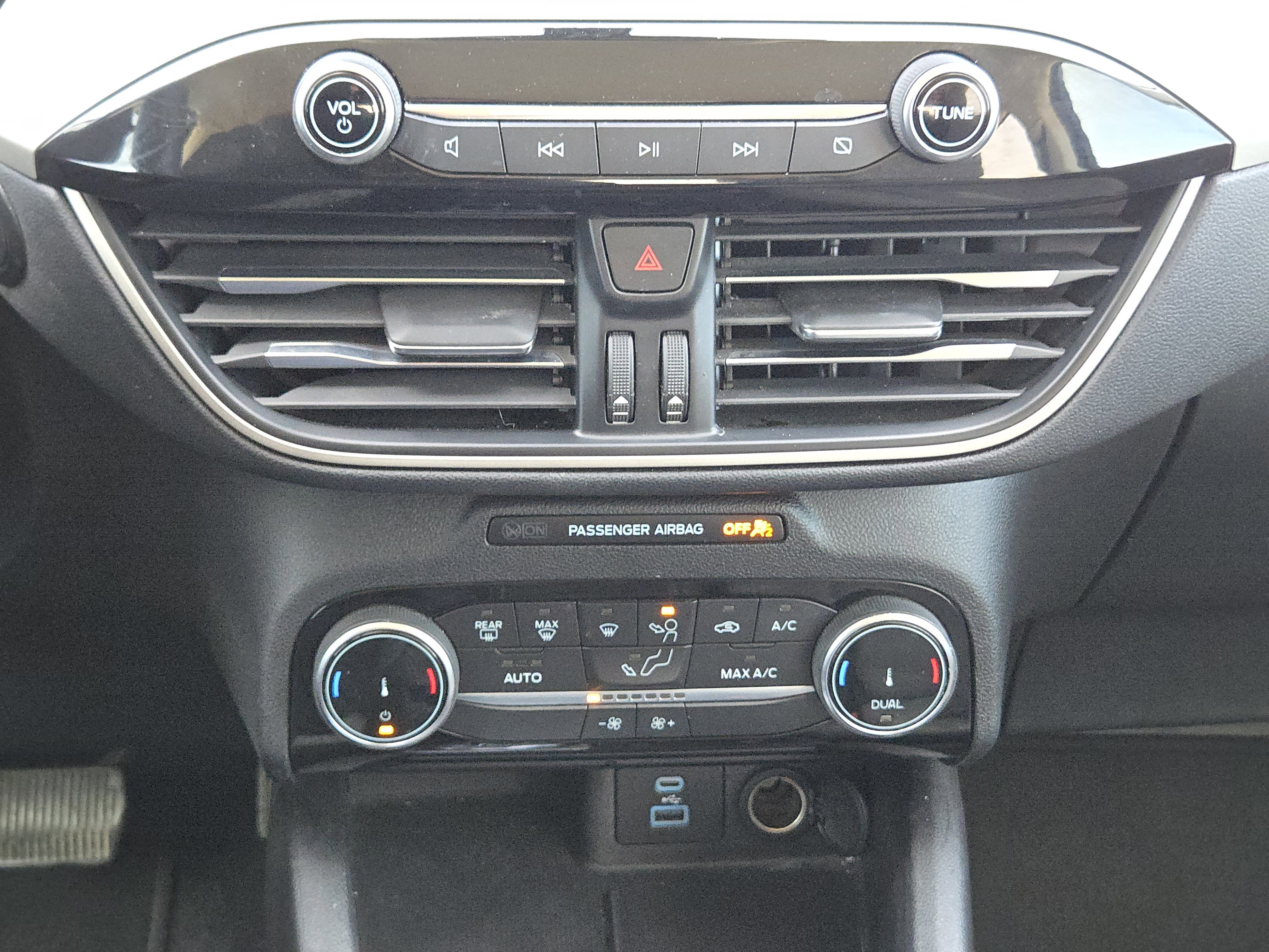 Certified 2022 Ford Escape SE w/ SE Sport Appearance Package image 18