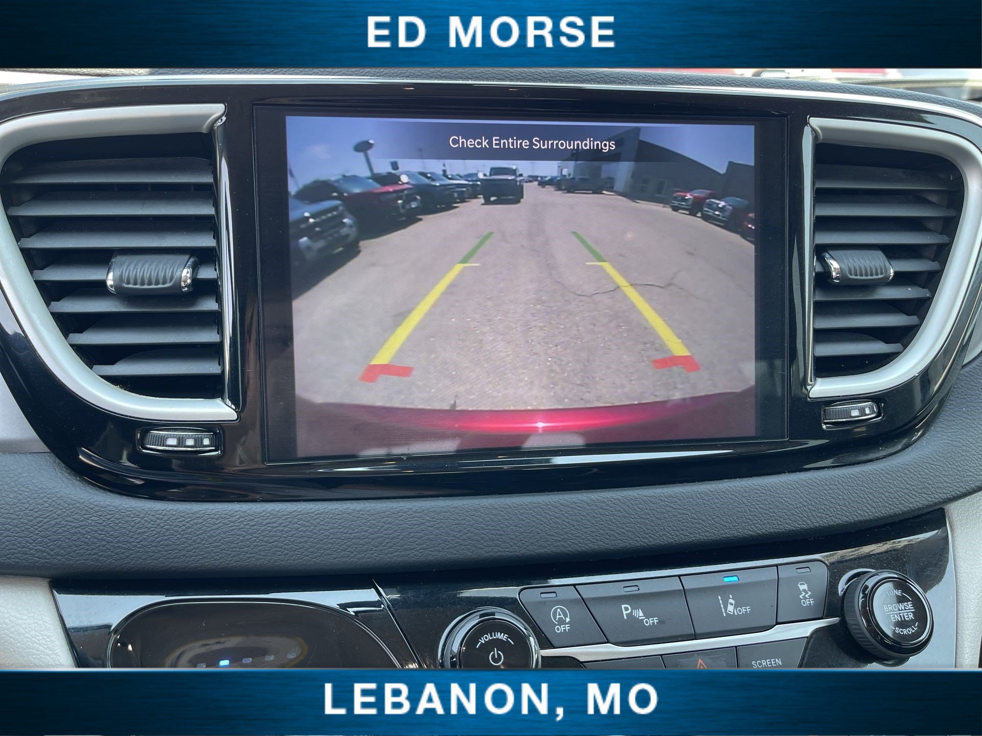 Used 2023 Chrysler Pacifica Touring-L FWD image 14