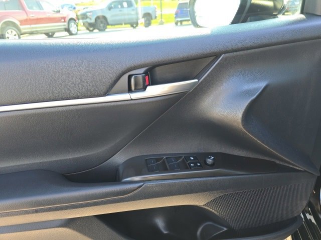 Used 2023 Toyota Camry XSE image 12