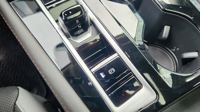 Used 2025 Volkswagen Atlas Peak Edition SE image 17