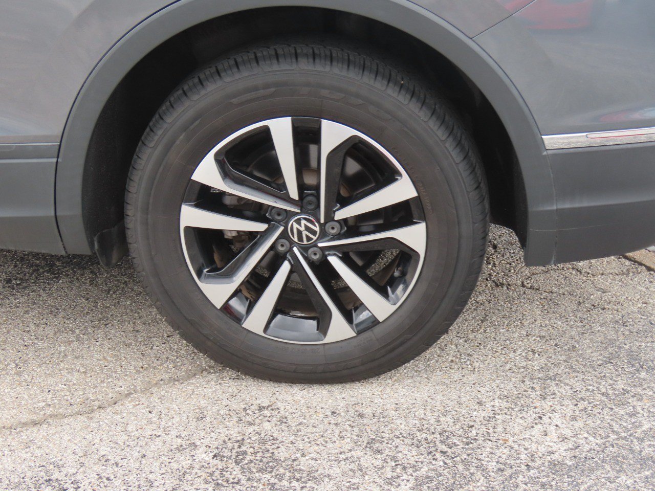 Used 2022 Volkswagen Tiguan S FWD image 15
