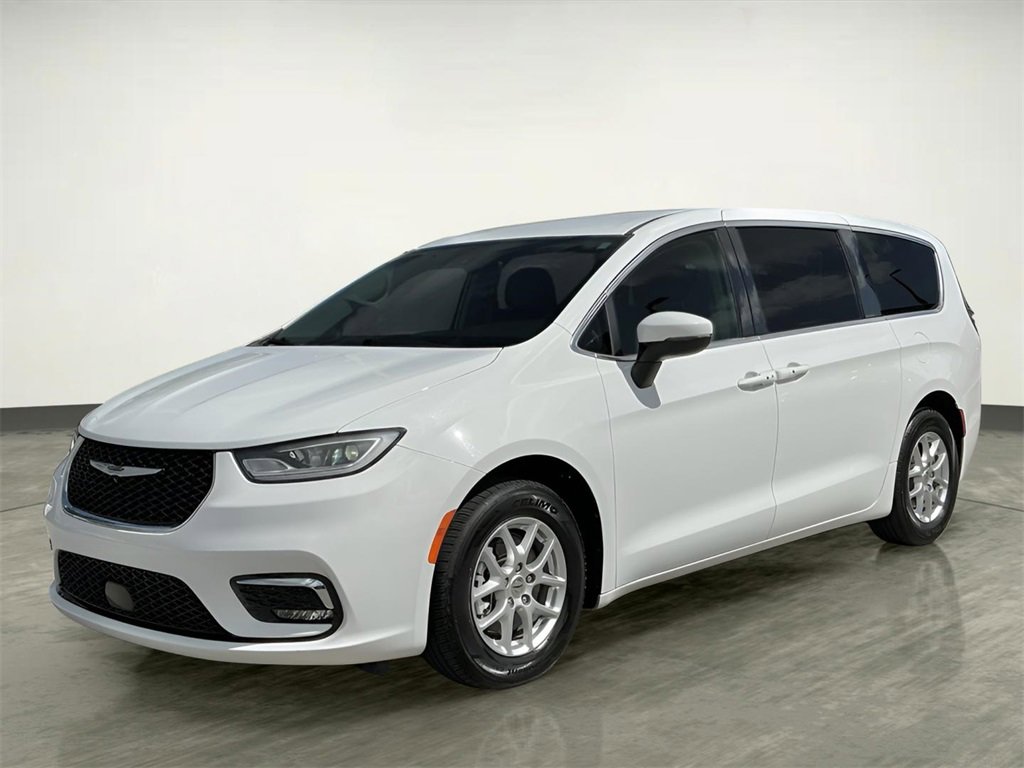 Used 2023 Chrysler Pacifica Touring-L image 1