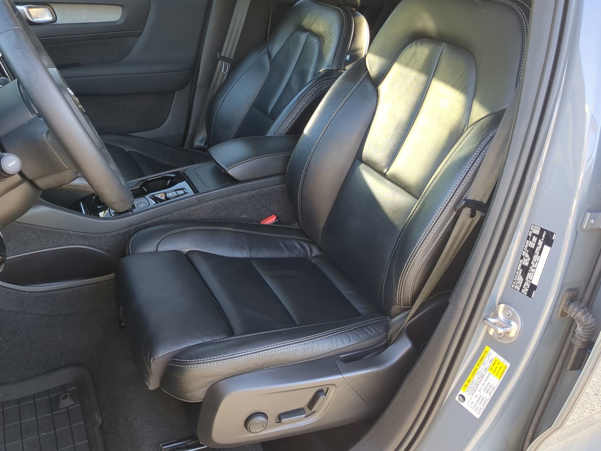 Used 2023 Volvo XC40 B5 Plus w/ Protection Package Premier image 57