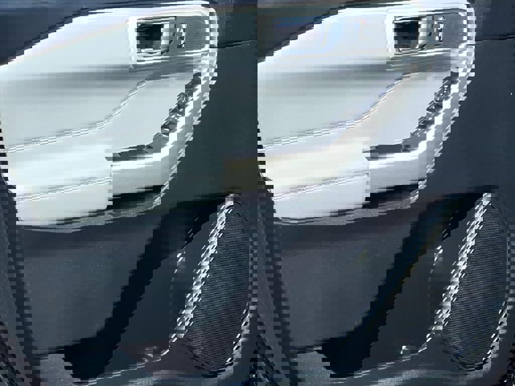 Certified 2022 Ford Explorer XLT w/ Equipment Group 202A image 22