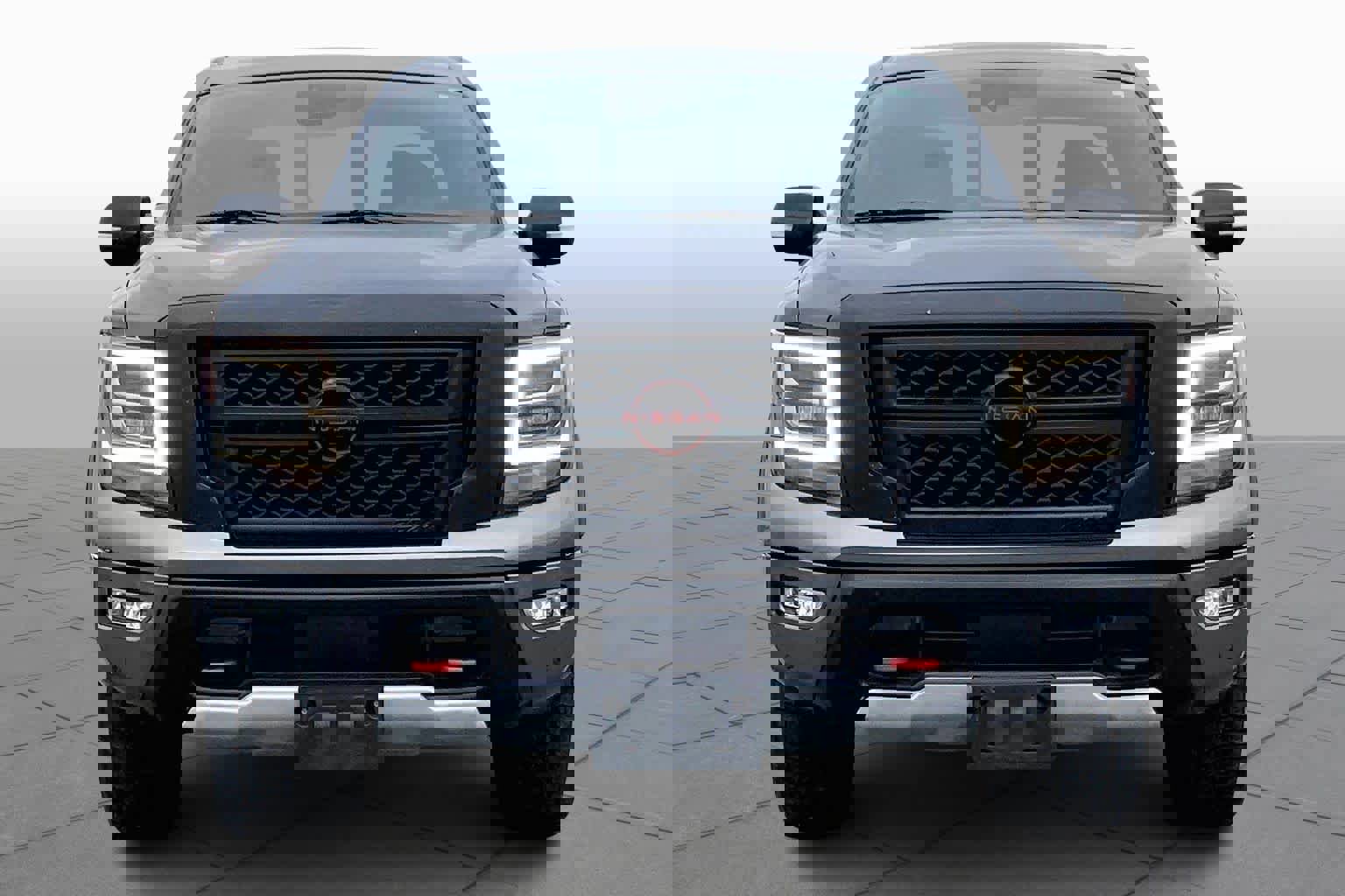 Used 2023 Nissan Titan PRO-4X w/ Pro-4x Convenience Package image 6