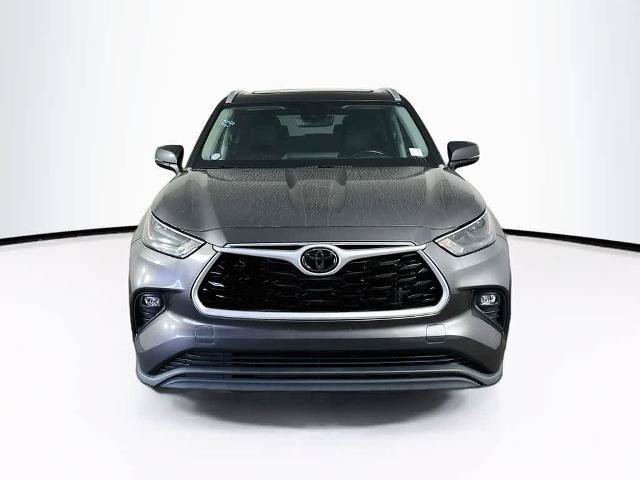 Used 2023 Toyota Highlander XLE FWD image 6