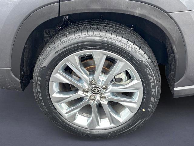 Used 2023 Toyota Highlander Limited FWD image 9