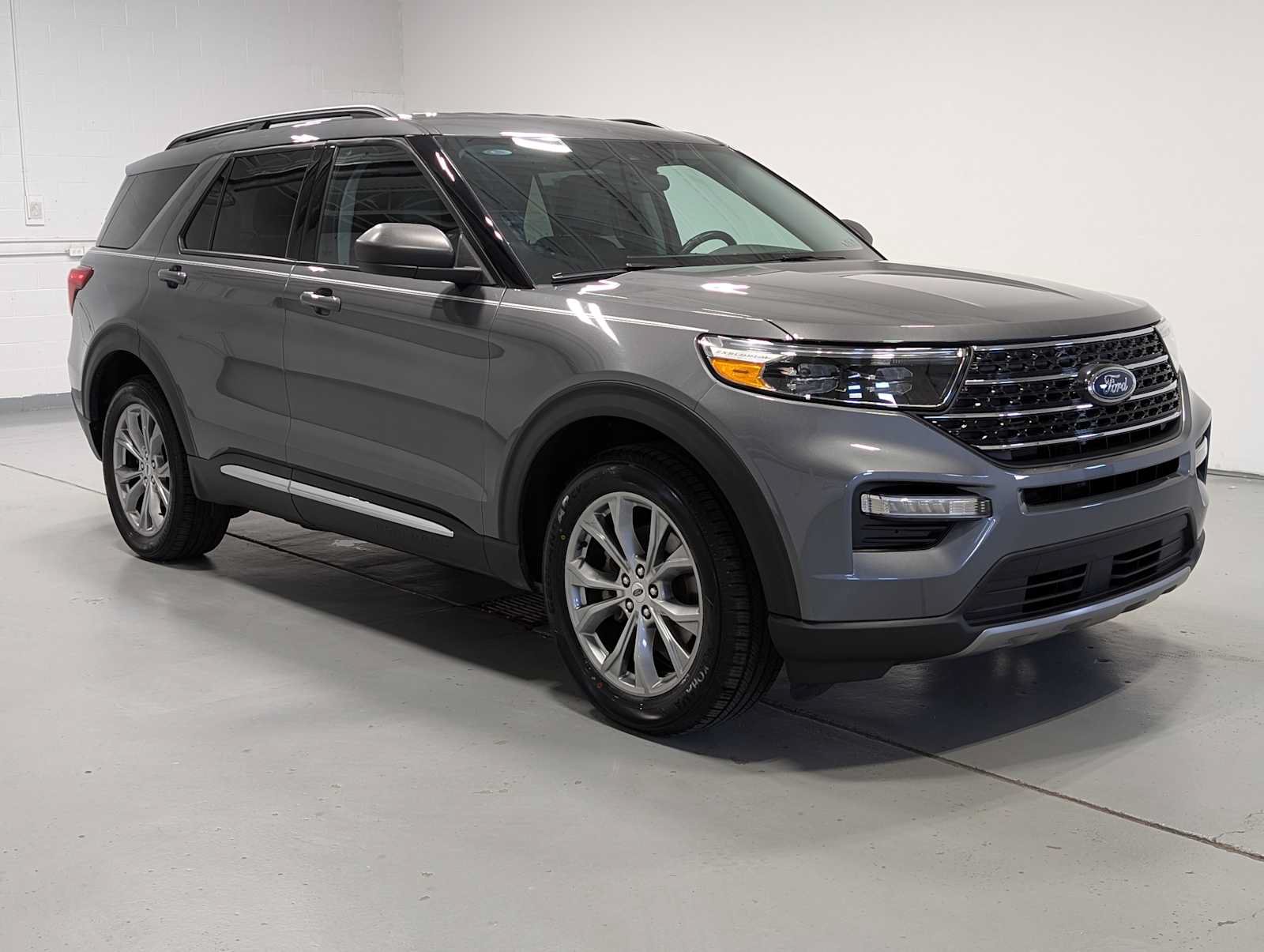 Certified 2023 Ford Explorer XLT w/ Equipment Group 202A AWD/4WD image 6