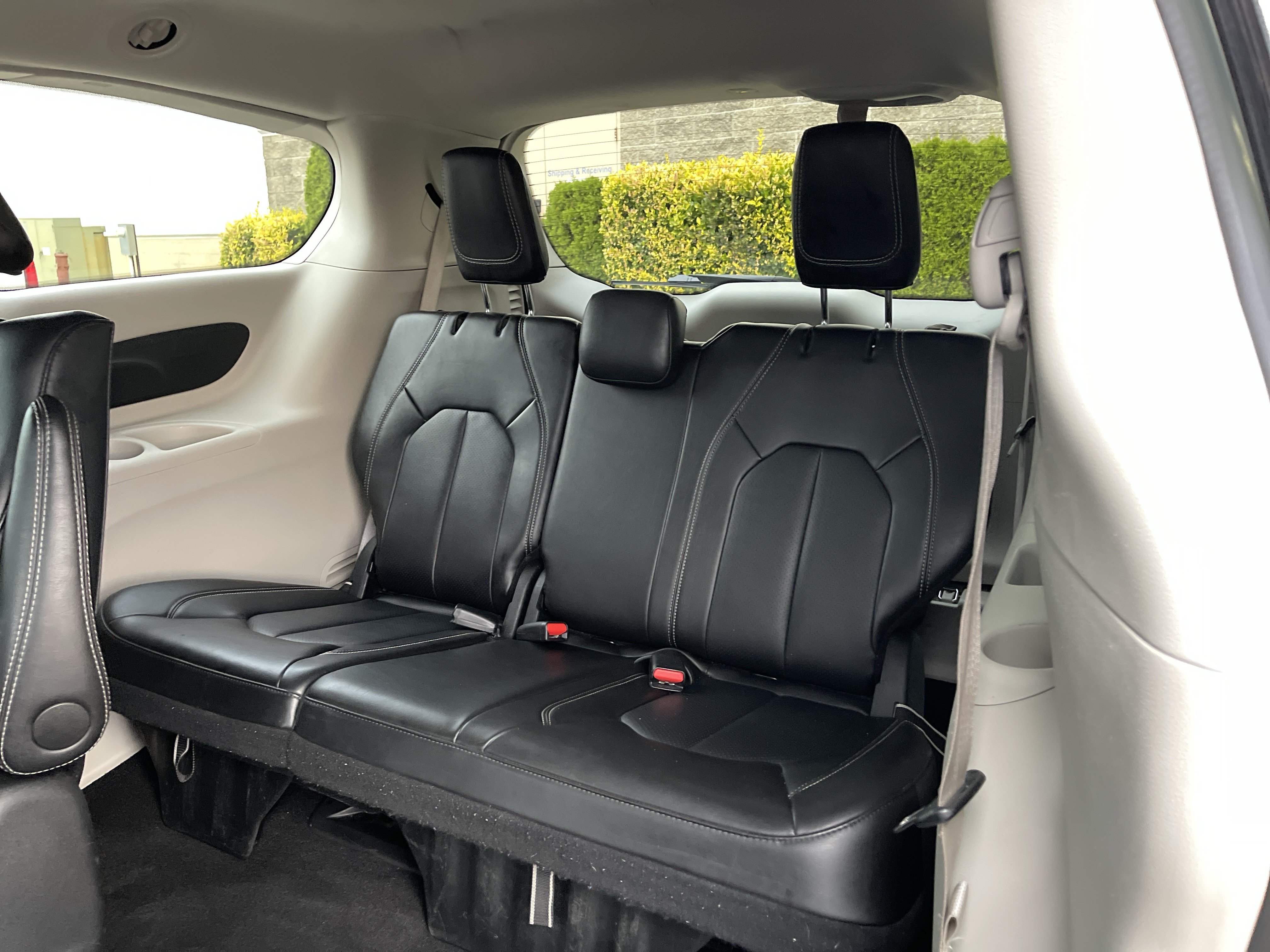 Used 2024 Chrysler Pacifica Limited FWD image 11