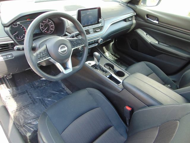 Used 2025 Nissan Altima 2.5 SV FWD image 11