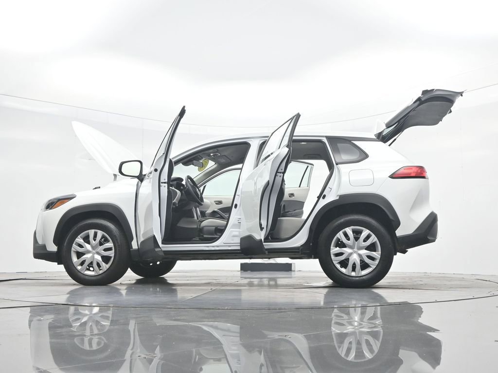 Used 2025 Toyota Corolla Cross L FWD image 46