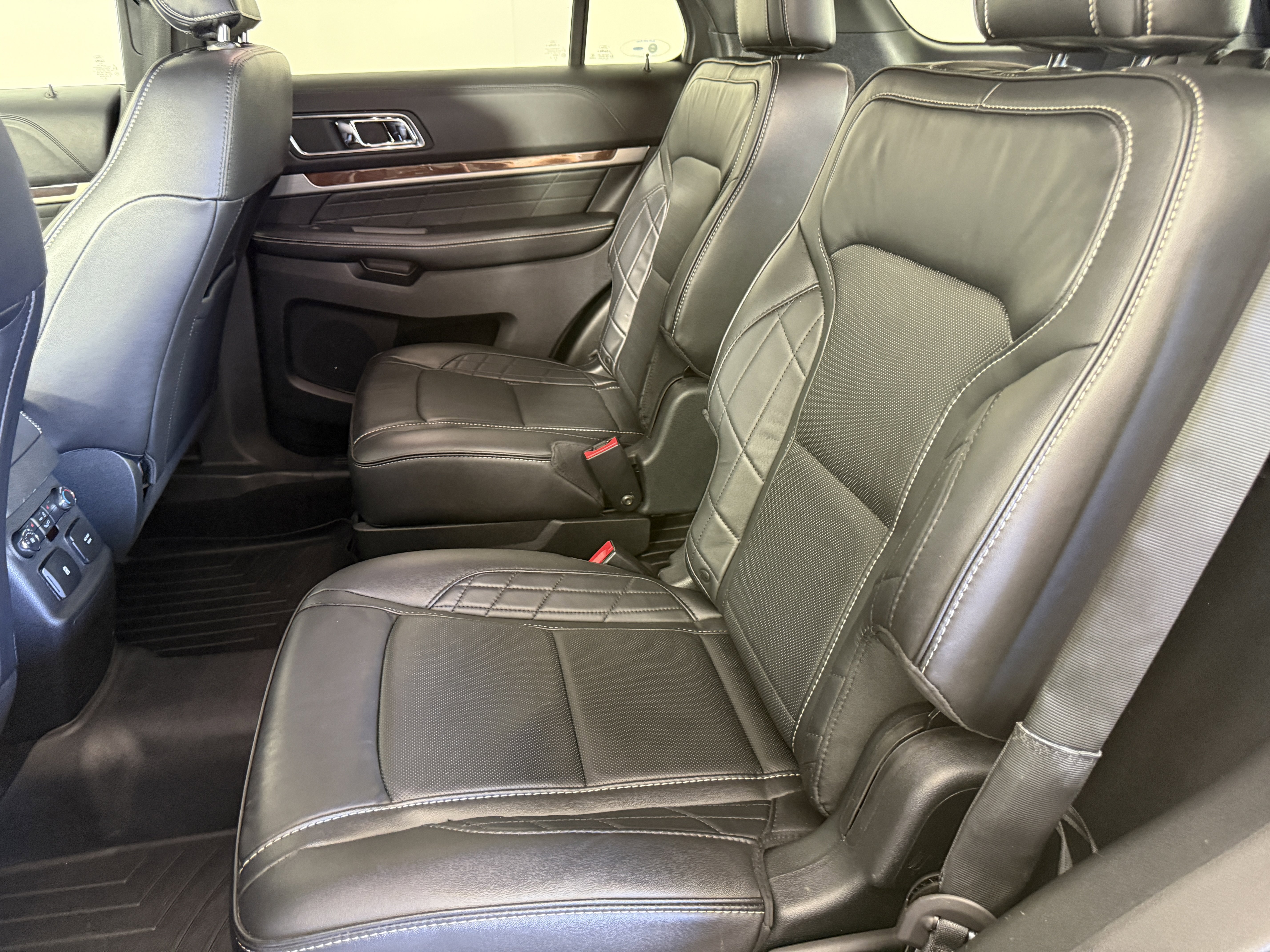 Certified 2019 Ford Explorer Platinum image 14