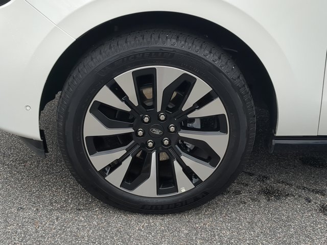 Certified 2025 Ford Expedition Platinum w/ Driver's Package AWD/4WD image 11
