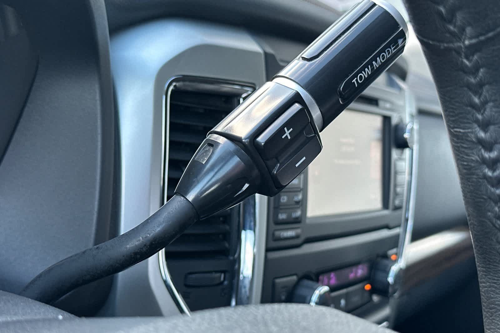Used 2017 Nissan Titan SL AWD/4WD image 21