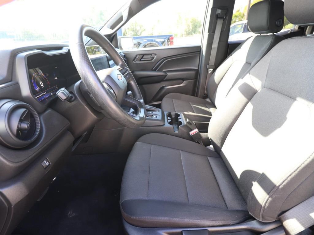 Used 2024 Chevrolet Colorado W/T image 8