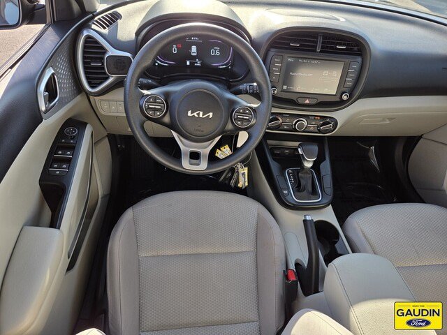 Used 2025 Kia Soul LX w/ LX Technology Package FWD image 13