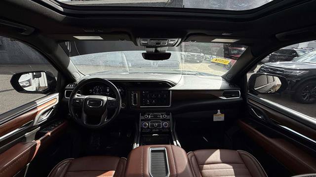 Used 2023 GMC Yukon Denali Ultimate AWD/4WD image 27