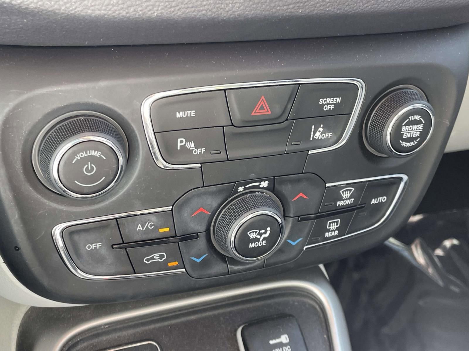 Used 2018 Jeep Compass Latitude w/ Popular Equipment Group image 21