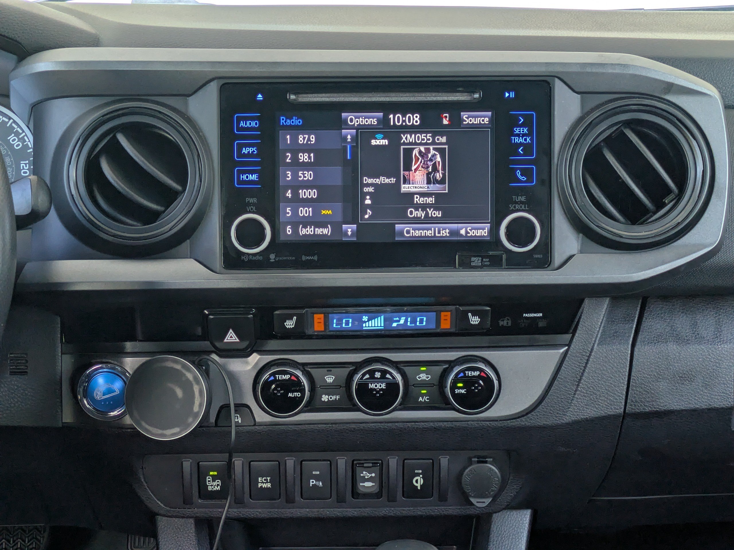 Used 2017 Toyota Tacoma TRD Sport w/ Premium & Technology Package RWD image 18