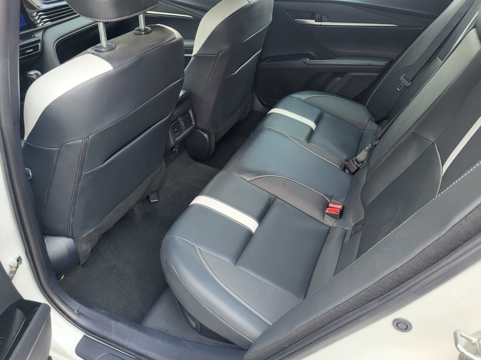 Used 2025 Toyota Camry SE FWD image 18