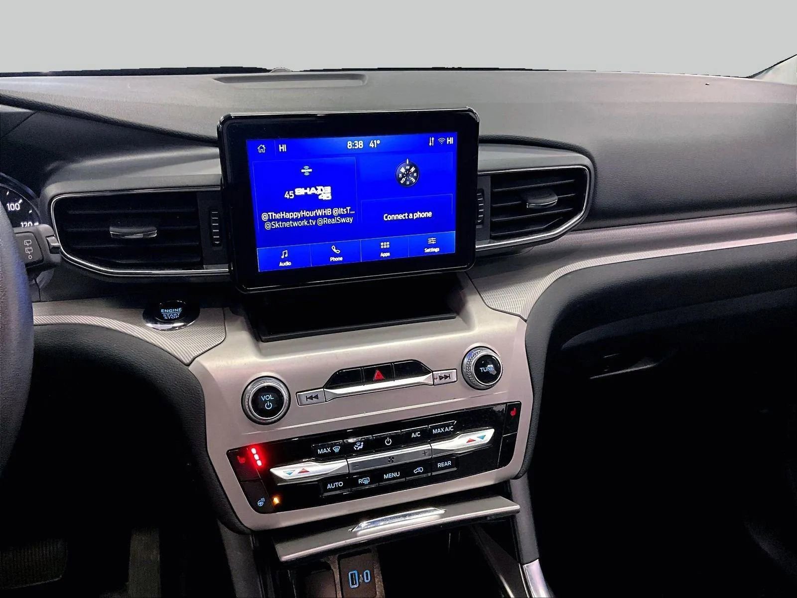 Certified 2023 Ford Explorer XLT w/ Equipment Group 202A image 6