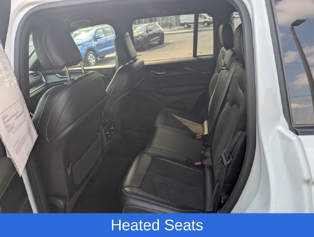 Used 2025 Jeep Grand Cherokee Altitude AWD/4WD image 10