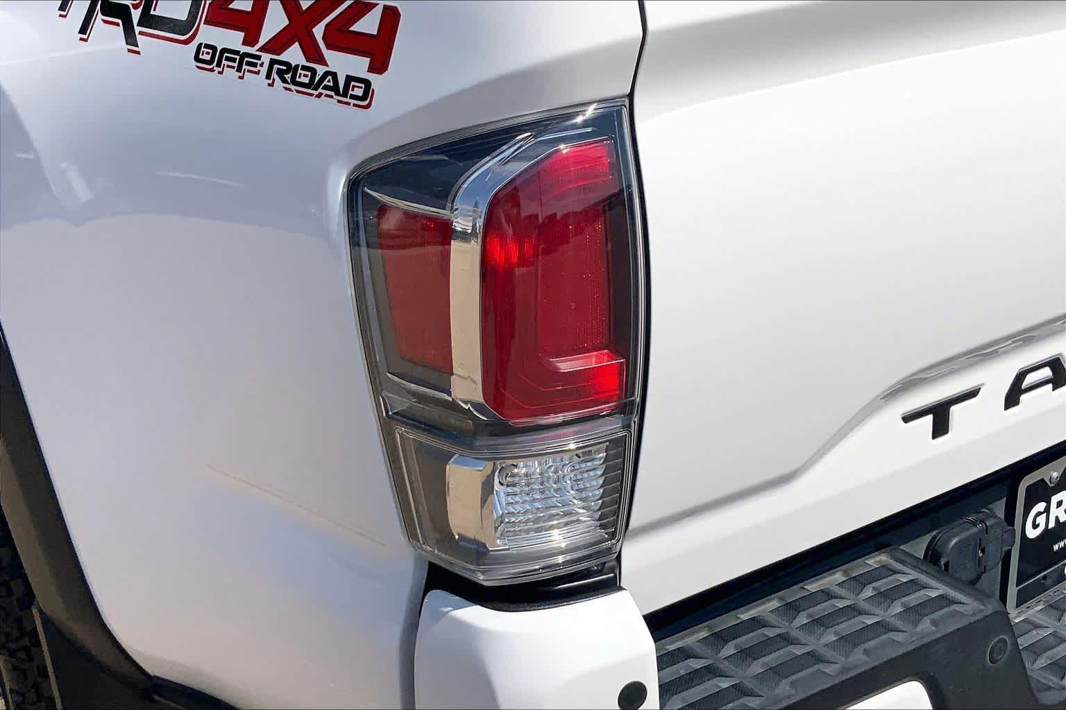 Used 2021 Toyota Tacoma TRD Off-Road w/ Technology Package AWD/4WD image 29