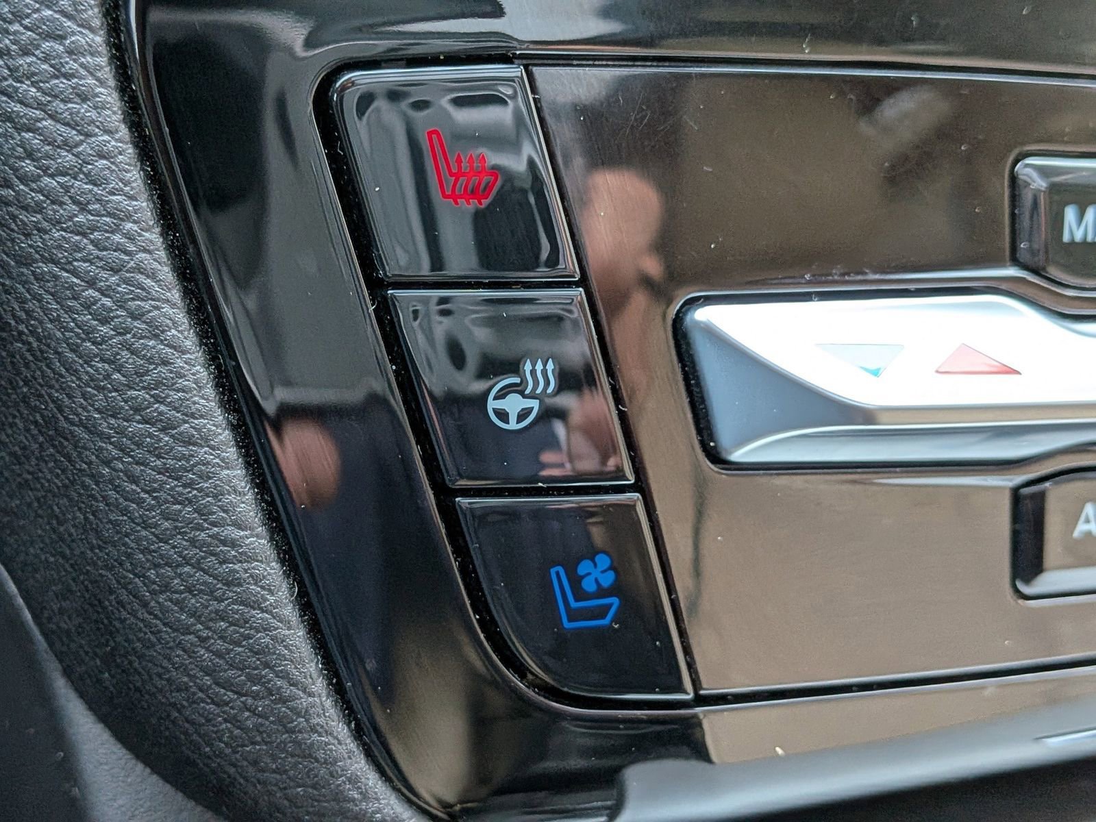 Certified 2023 Ford Explorer Limited w/ Equipment Group 301A image 27