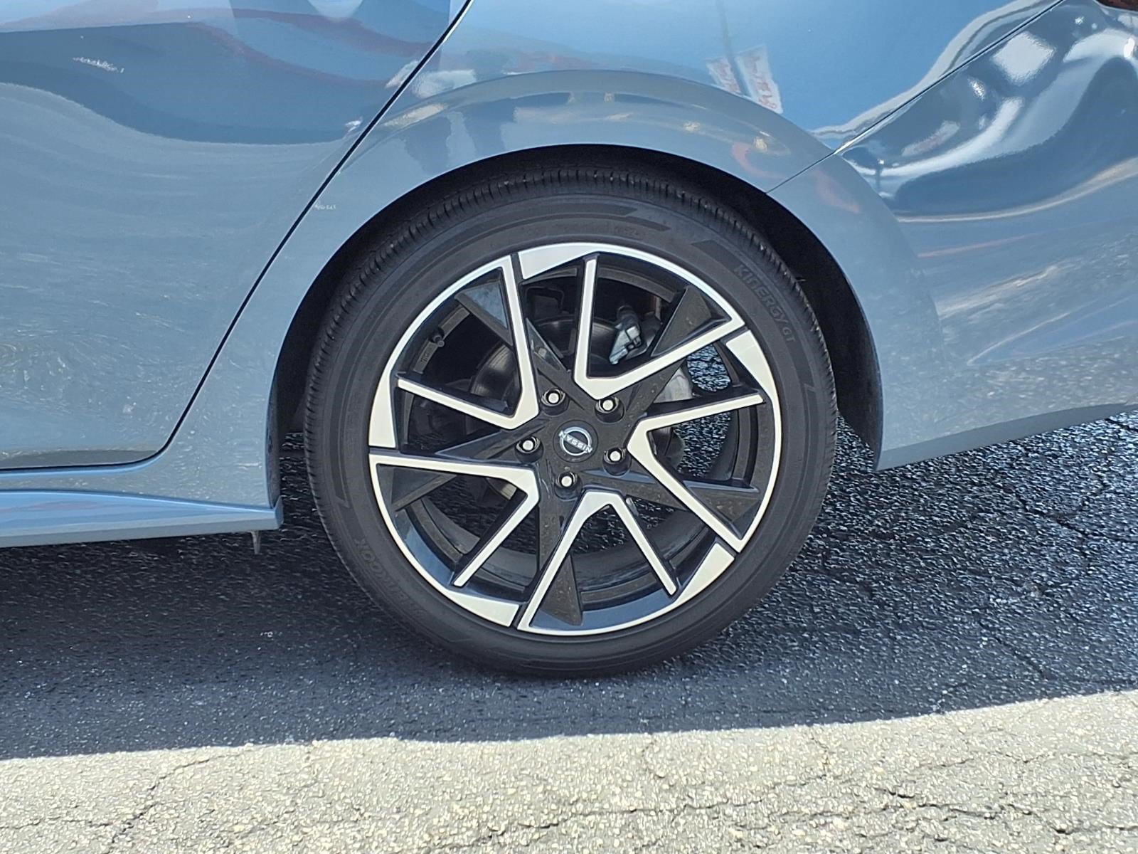 Used 2025 Nissan Sentra SR w/ SR Premium Package FWD image 10