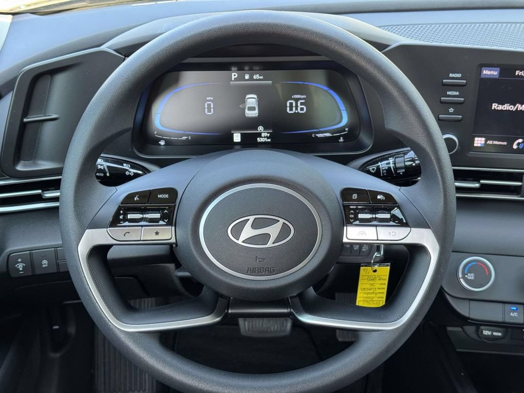 Used 2025 Hyundai Elantra SE FWD image 11